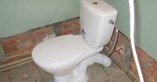 Установка приставного унитаза в Сосногорске - монтаж и подключение, СантехДомСно от 5289 рублей